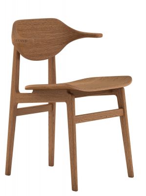 Bufala Dining Chair: Geräucherter Eichenholz Stuhl von Norr11 mit geschwungenem Design für Esszimmer.